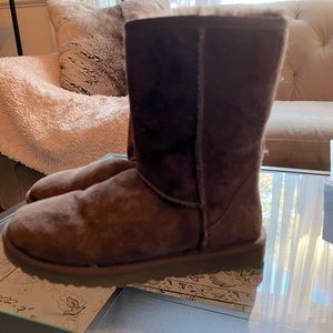 Tall UGG in Chocolate brown